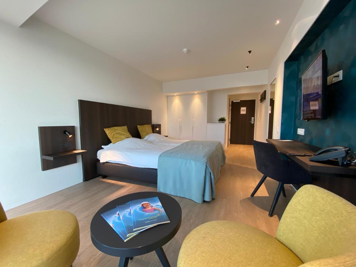 Twin Room Lateral Sea View